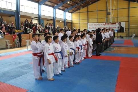 Spor Şenlikleri Karate Turnuvası İle Devam Ediyor